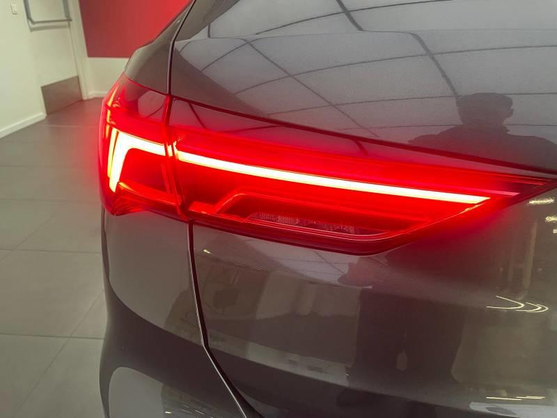 Audi Q3 45 TFSIe 245 ch s tronic 6 s line