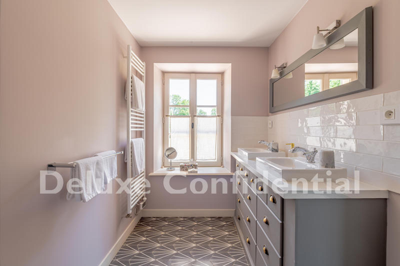 Maison - 900 m² - 20 pièces