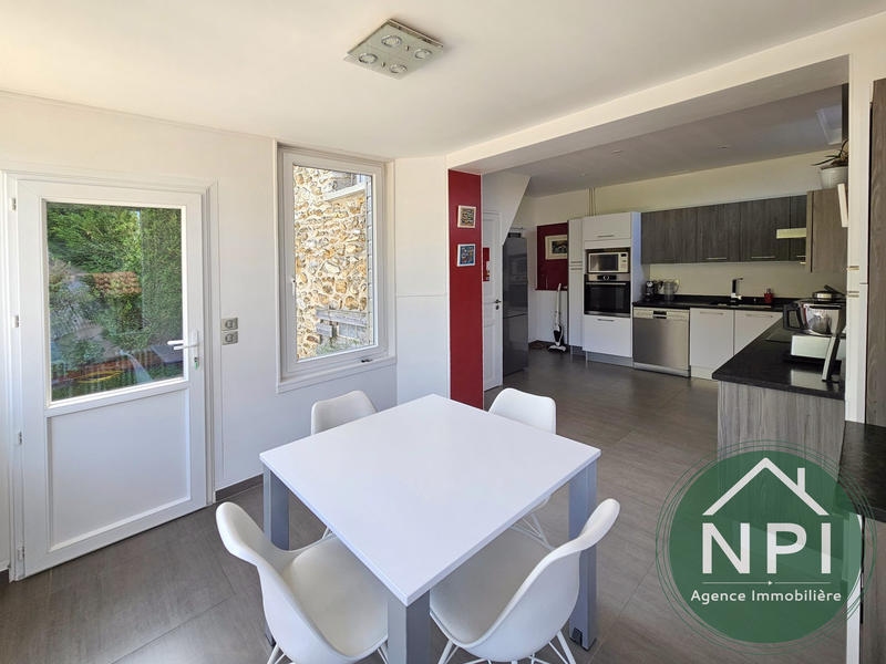 Maison - 140 m² - 6 pièces