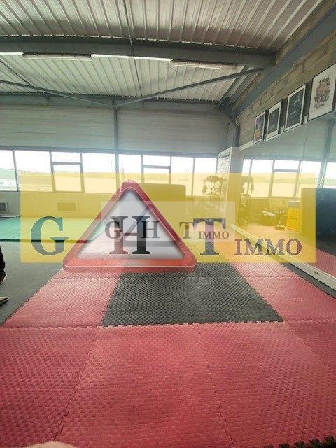 Entrepôt - 280 m²
