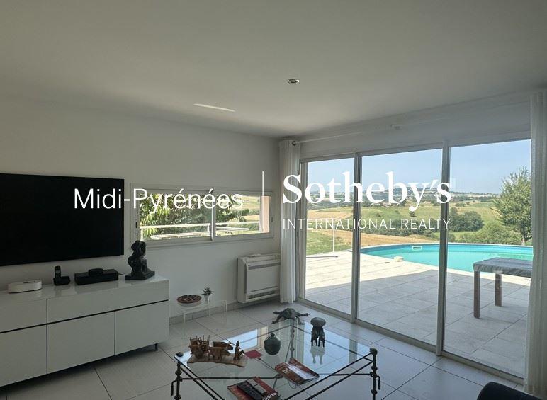 Maison - 350 m² - 9 pièces