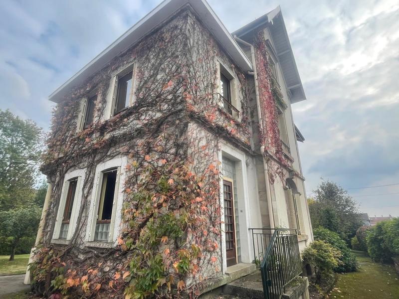 Maison - 329 m² - 11 pièces