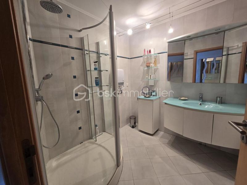 Propriété - 250 m² - 5 pièces