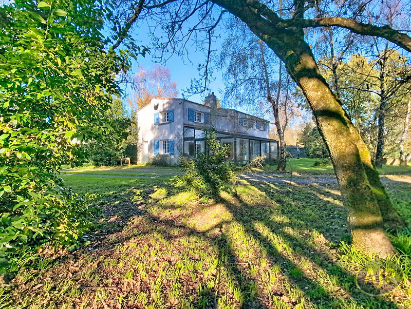 Maison - 214 m² - 9 pièces