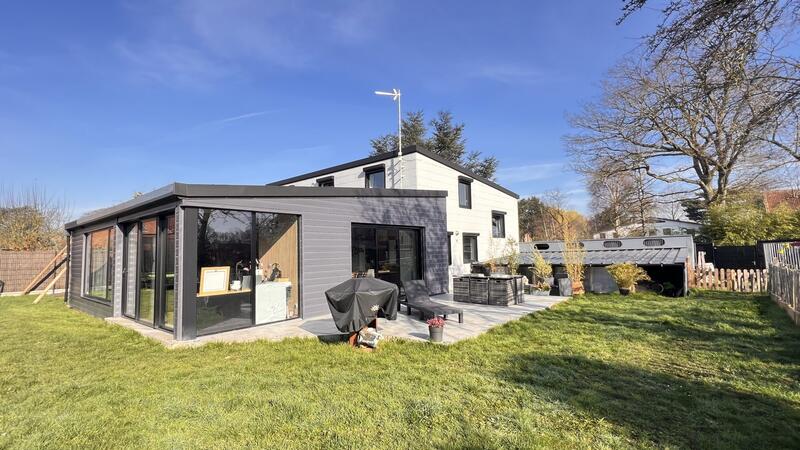 Maison - 180 m² - 7 pièces