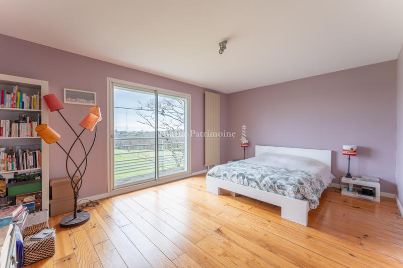 Maison - 220 m² - 8 pièces