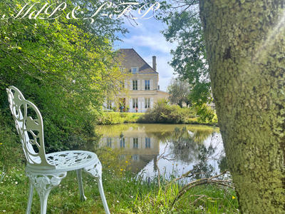 Maison de maîtres - 485 m² - 10 pièces