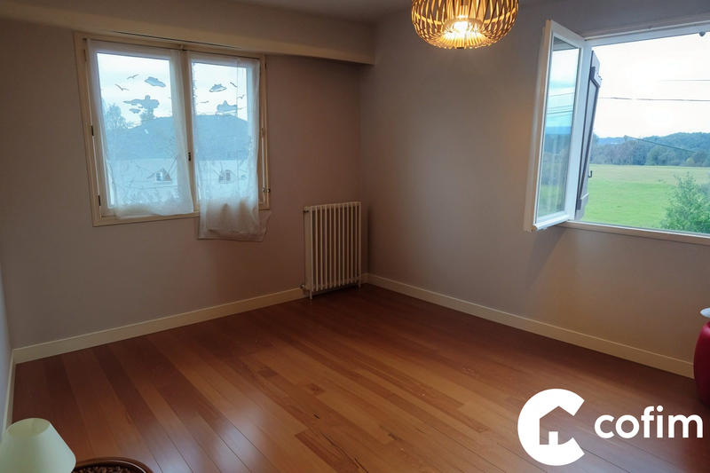 Maison - 242 m² - 9 pièces