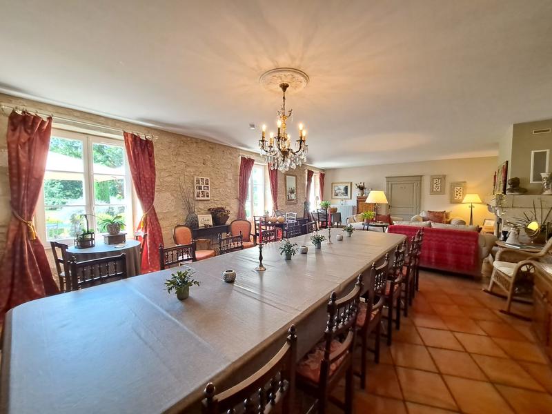 Maison - 520 m² - 18 pièces