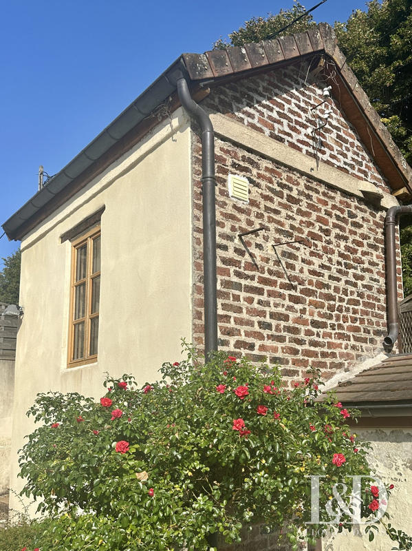 Maison - 1 200 m² - 26 pièces