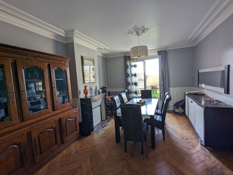 Maison - 200 m² - 8 pièces