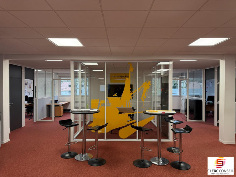 Local d'activités - 835 m²