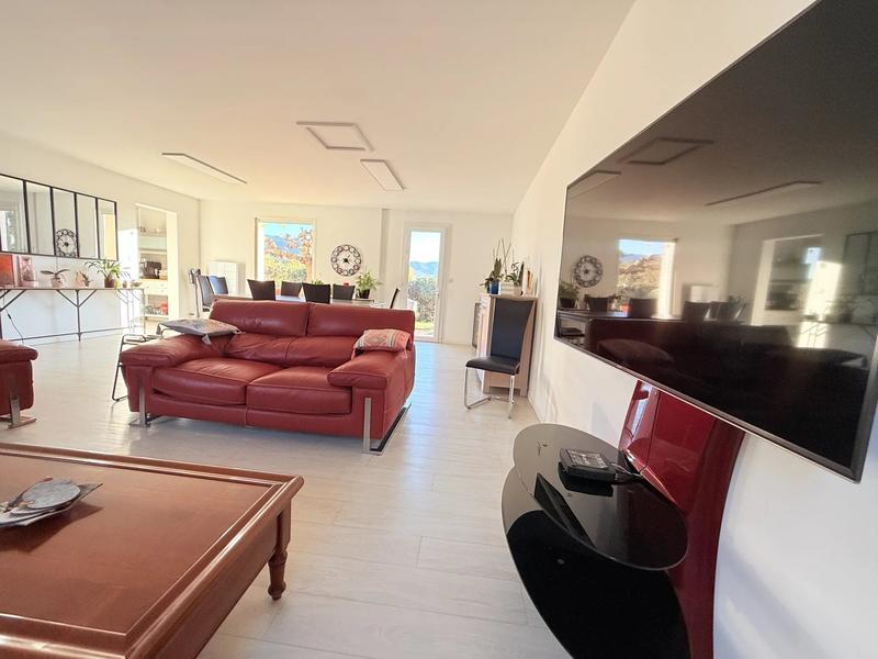 Maison - 140 m² - 5 pièces