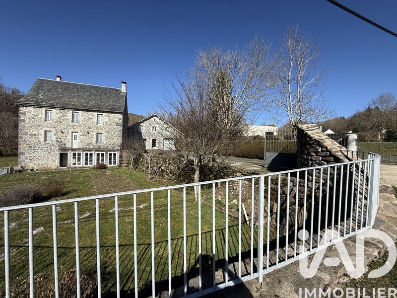 Maison - 250 m² - 11 pièces