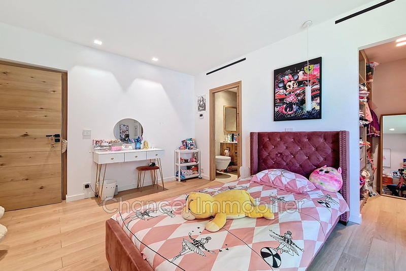 Demeure - 241 m² - 7 pièces