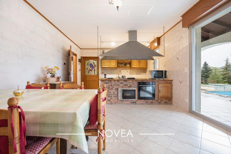 Villa - 396 m² - 6 pièces