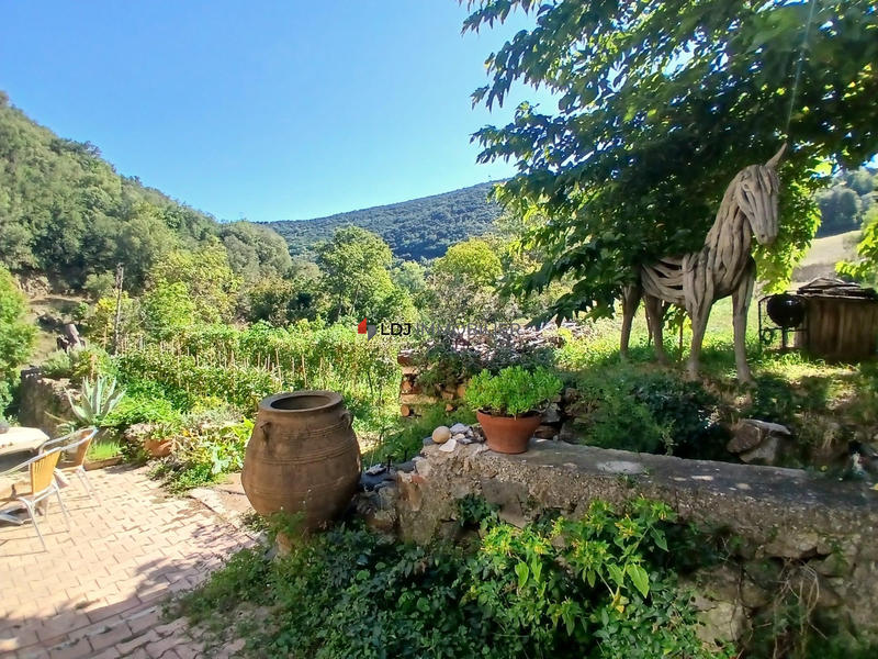 Maison - 350 m² - 12 pièces