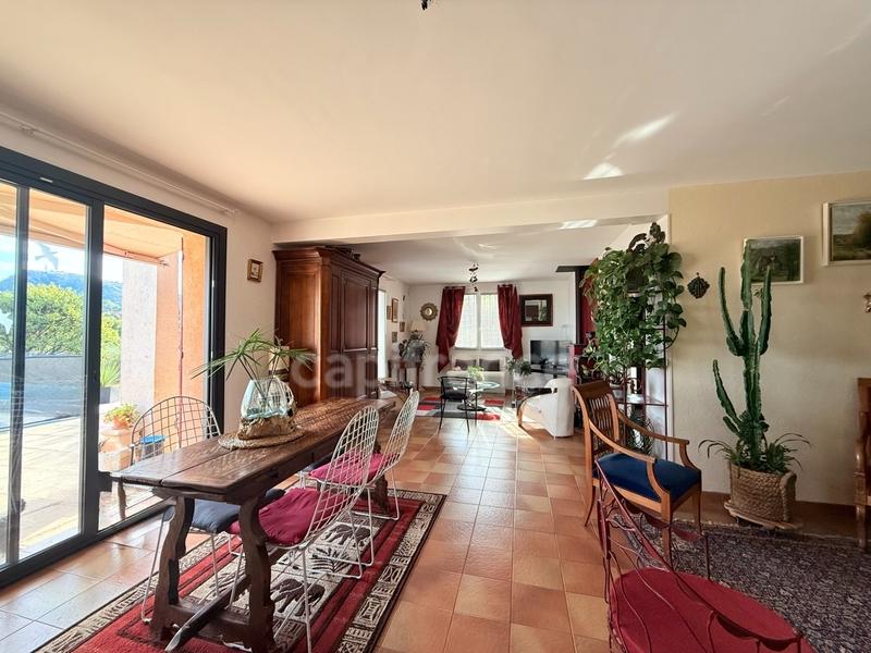 Maison - 180 m² - 5 pièces