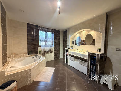 Maison - 273 m² - 7 pièces