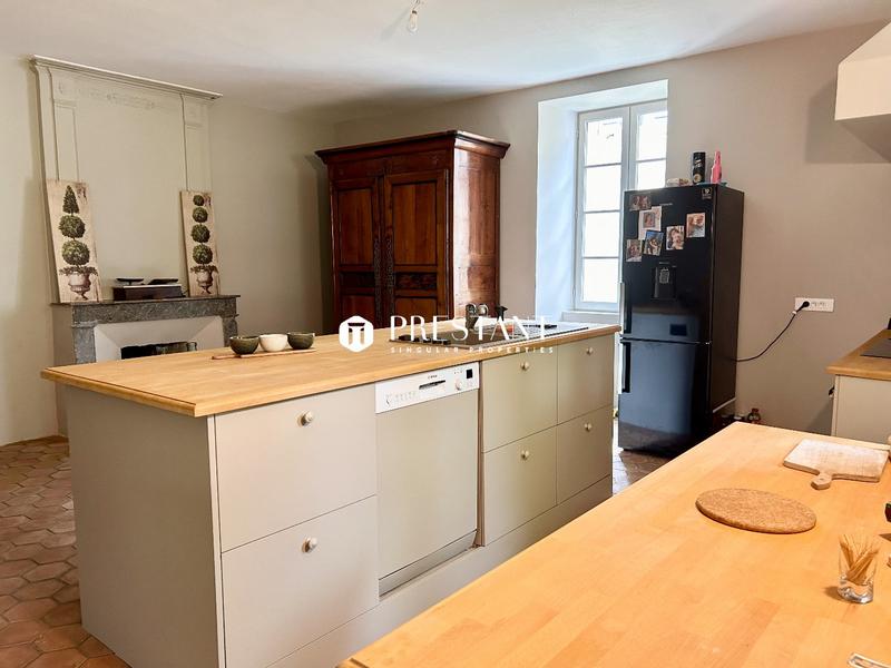 Maison - 411 m² - 11 pièces