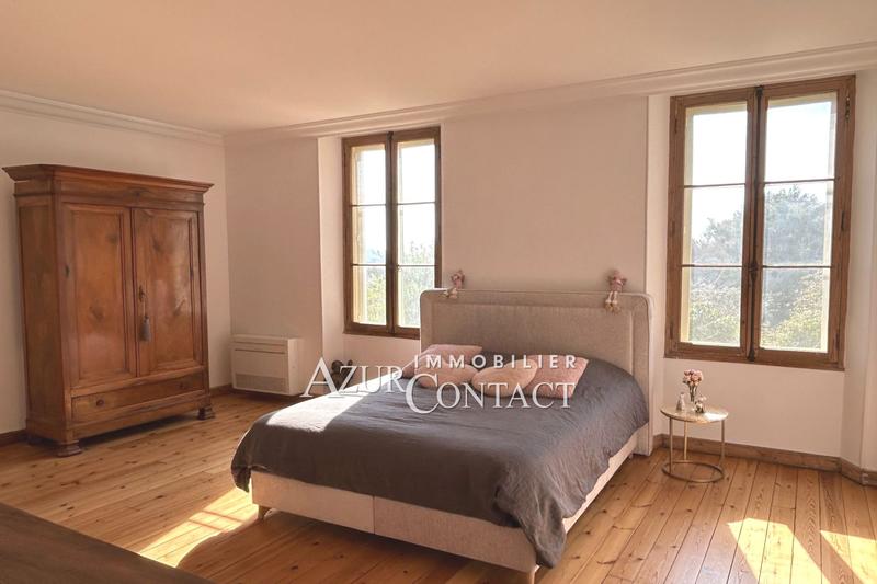 Maison - 277 m² - 7 pièces