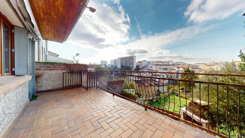 Appartement - 100 m² - 5 pièces