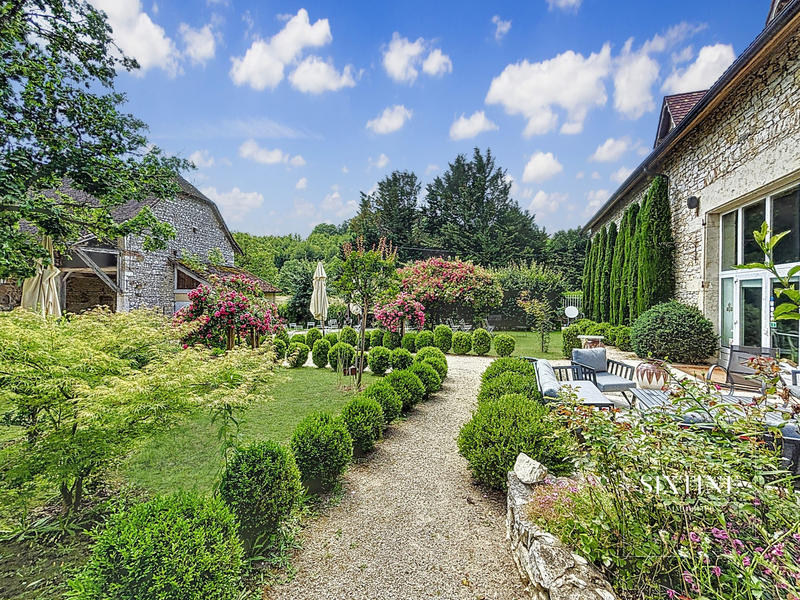 Maison ancienne - 552 m² - 10 pièces
