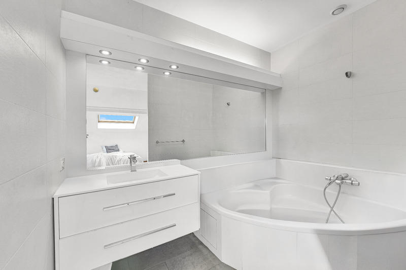 Maison - 180 m² - 8 pièces