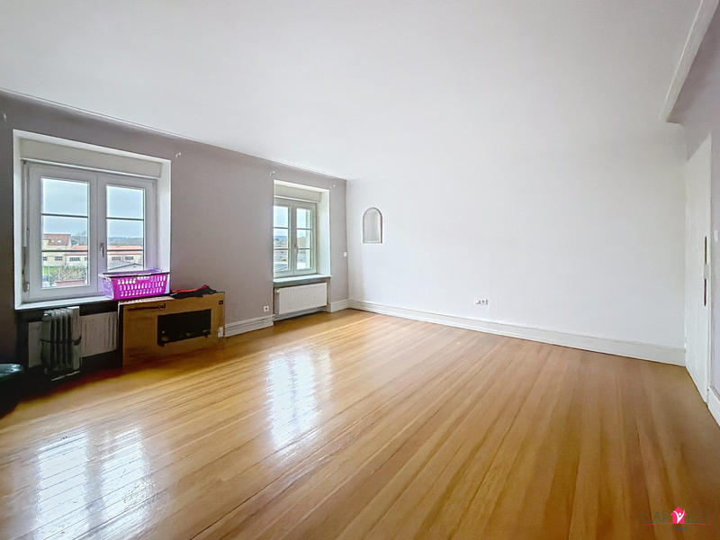 Maison - 220 m² - 8 pièces