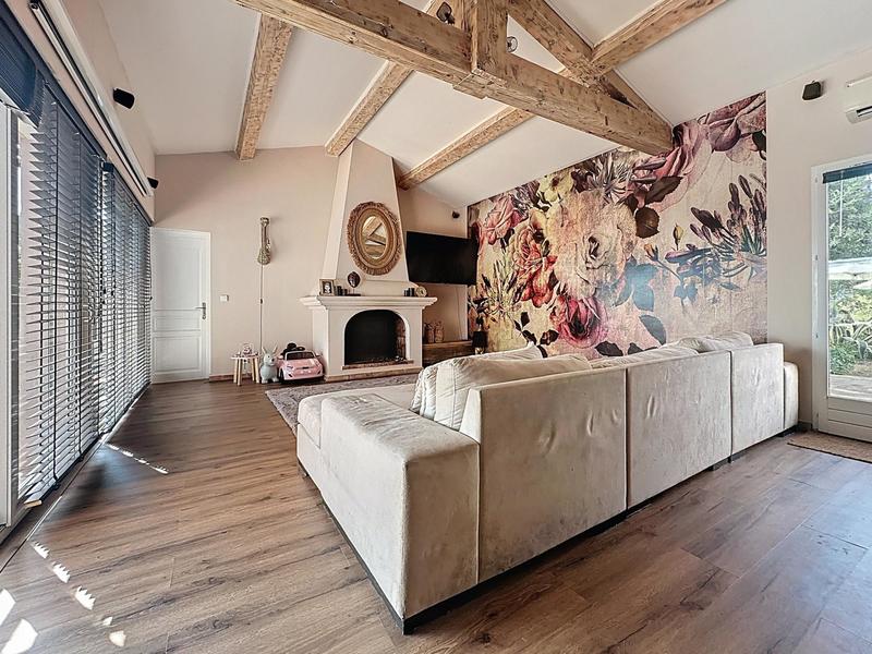 Maison - 280 m² - 10 pièces