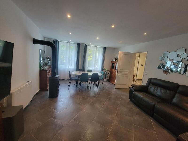 Maison - 215 m² - 10 pièces