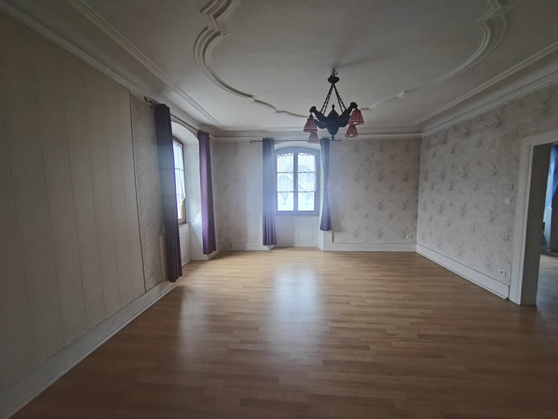 Maison - 235 m² - 10 pièces