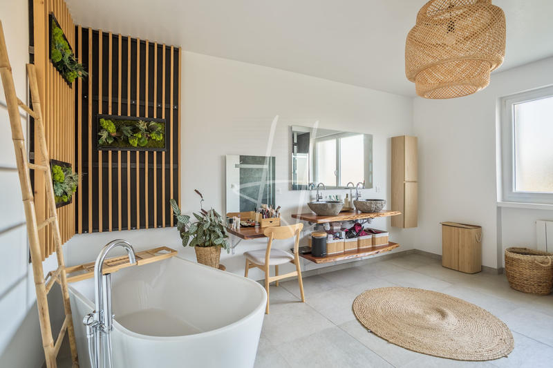 Maison - 200 m² - 7 pièces