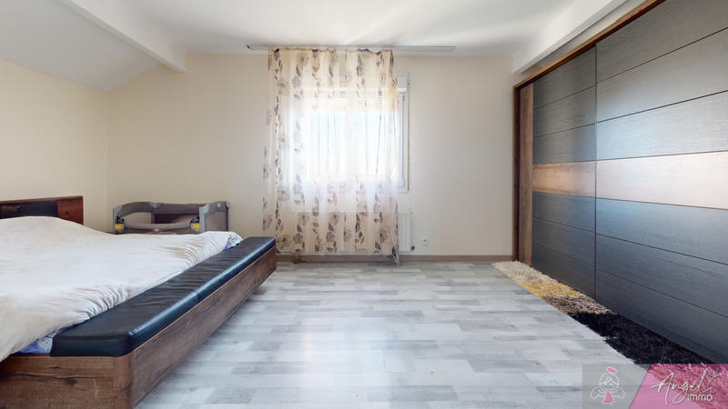 Maison - 227 m² - 9 pièces