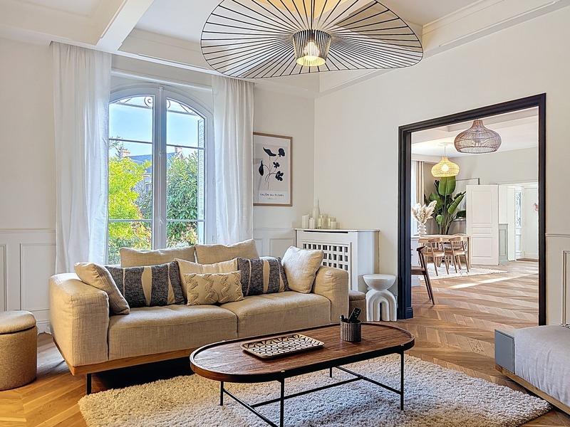 Maison bourgeoise - 300 m² - 9 pièces