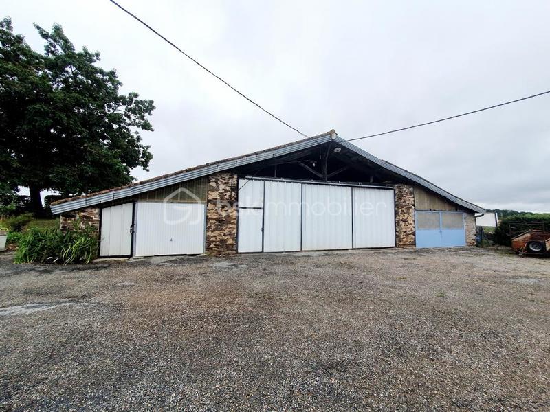 Propriété - 271 m² - 10 pièces