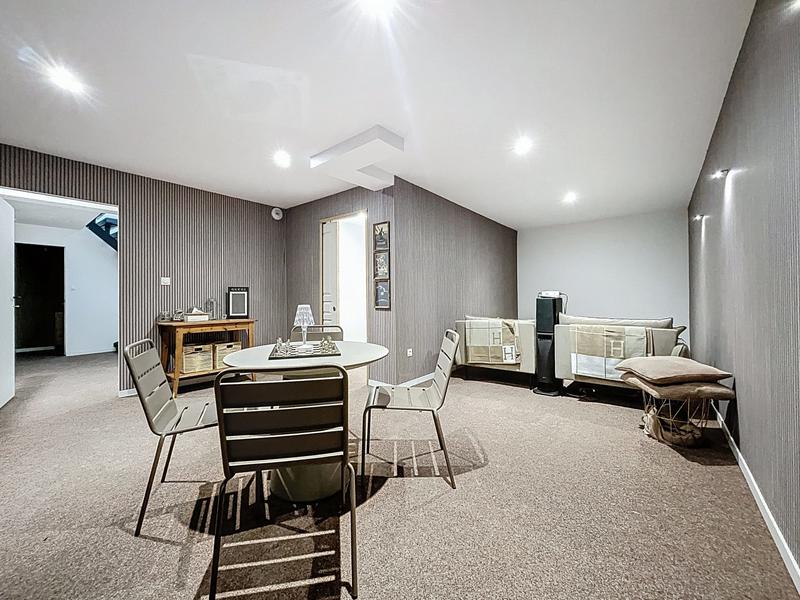 Maison - 231 m² - 6 pièces