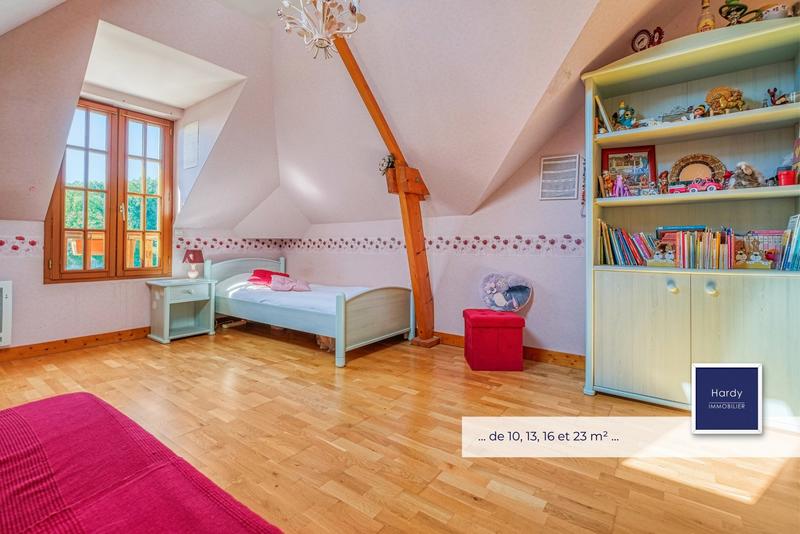 Maison - 210 m² - 9 pièces