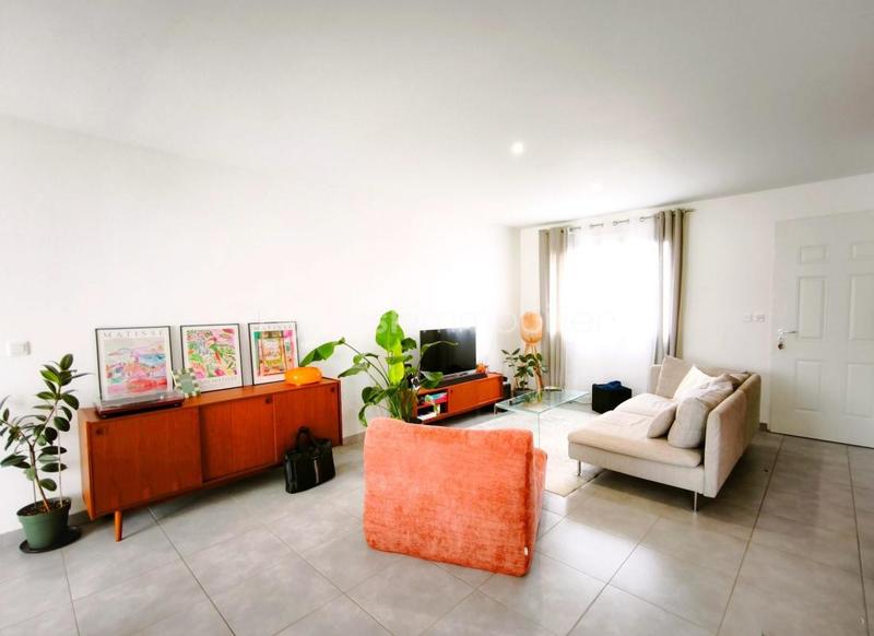 Maison traditionnelle - 75 m² - 3 pièces