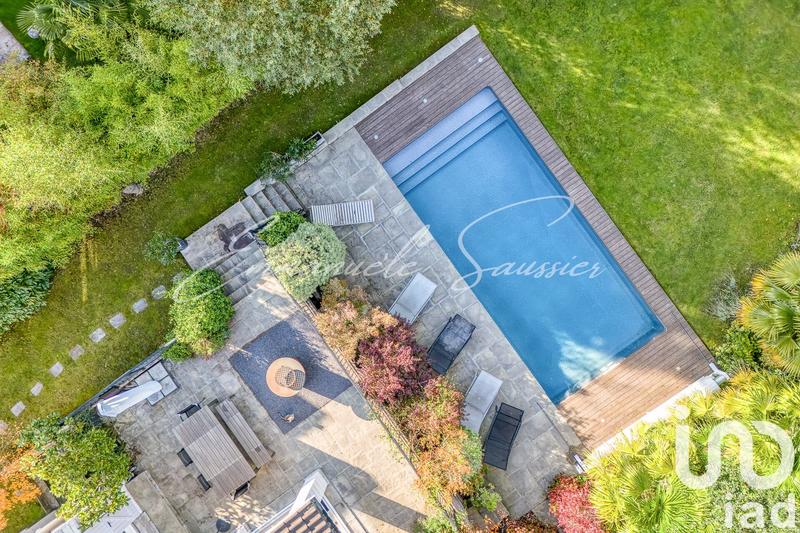 Maison - 227 m² - 9 pièces