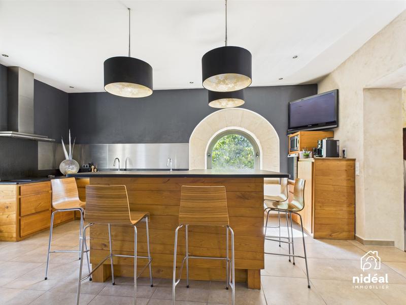 Mas - 350 m² - 13 pièces