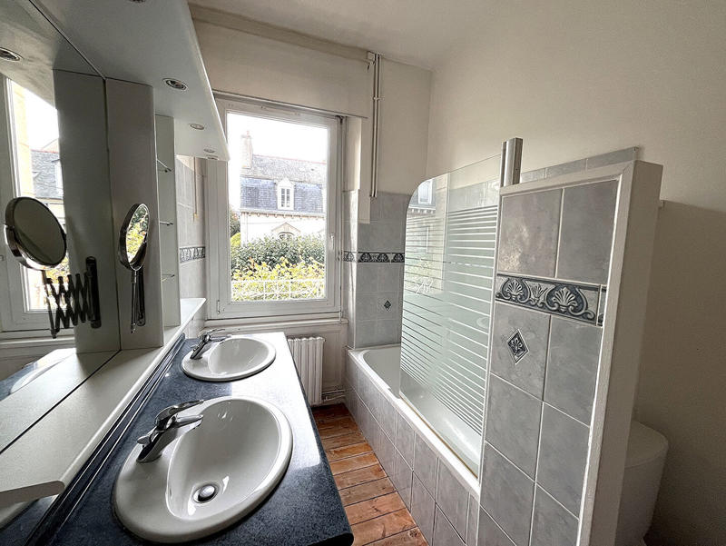 Maison - 175 m² - 8 pièces