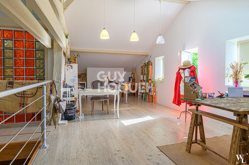 Maison - 220 m² - 5 pièces