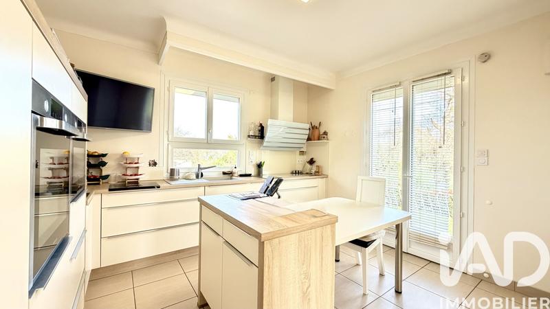 Maison - 199 m² - 8 pièces