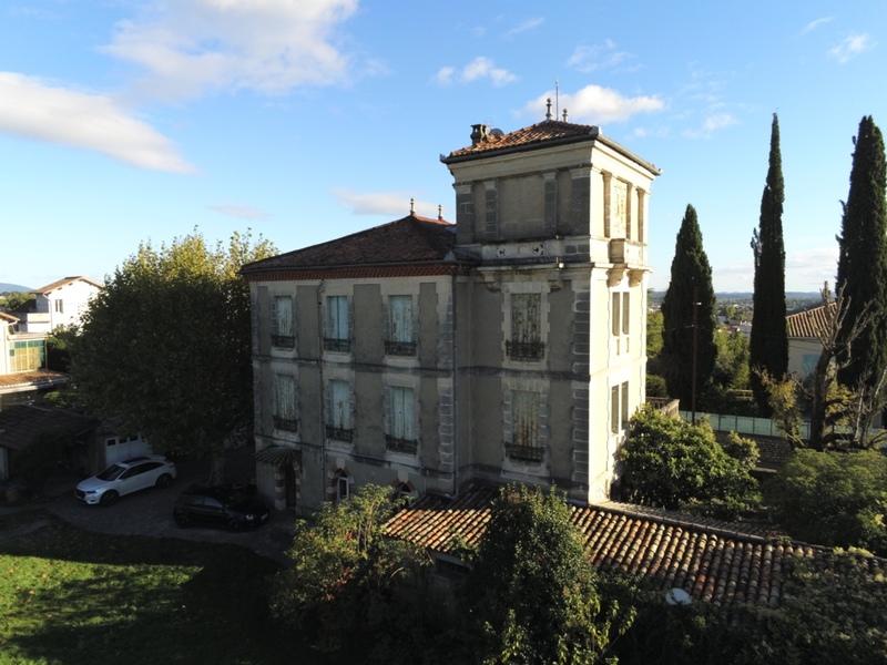 Maison - 368 m² - 11 pièces