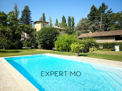 Propriété - 391 m² - 9 pièces