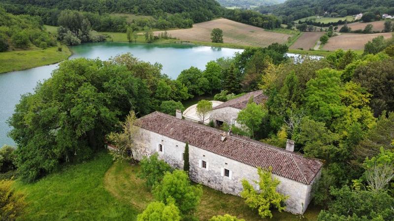 Maison en pierre - 252 m² - 5 pièces