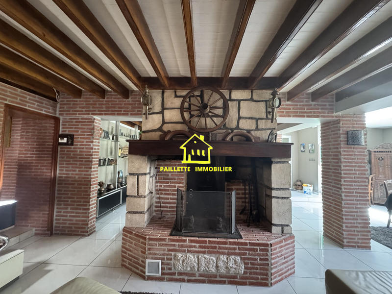 Maison traditionnelle - 355 m² - 7 pièces