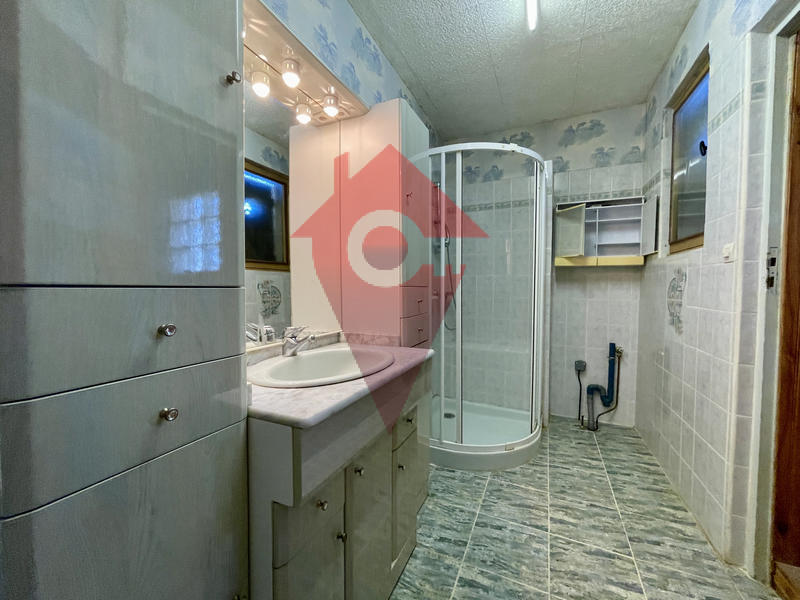 Maison - 180 m² - 13 pièces