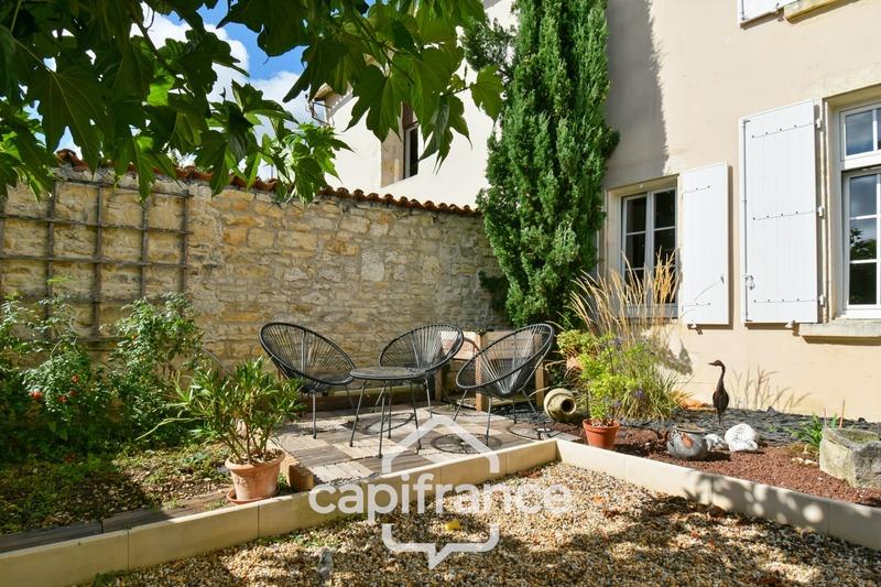 Maison - 268 m² - 10 pièces